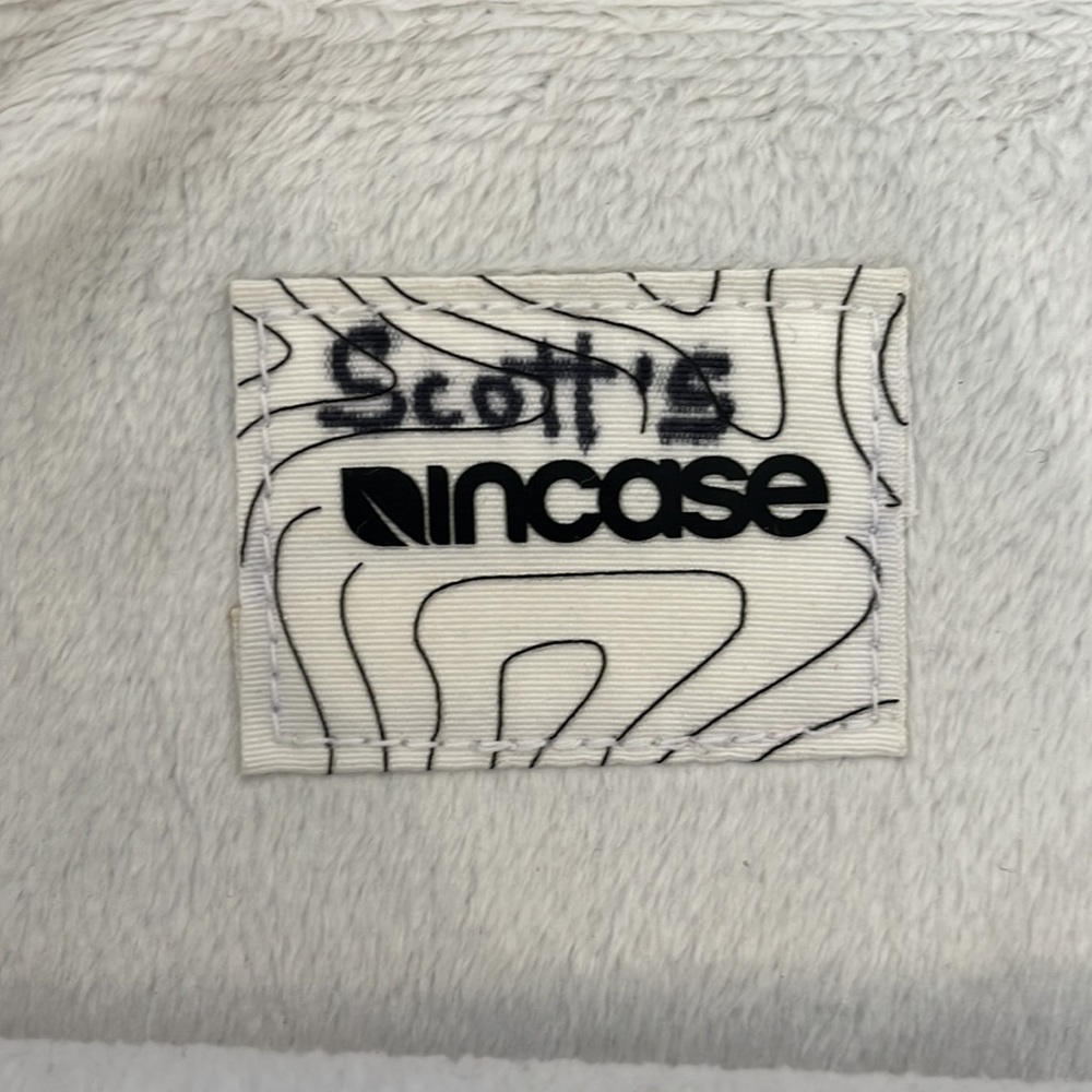 Incase laptop case - Picture 4 of 4